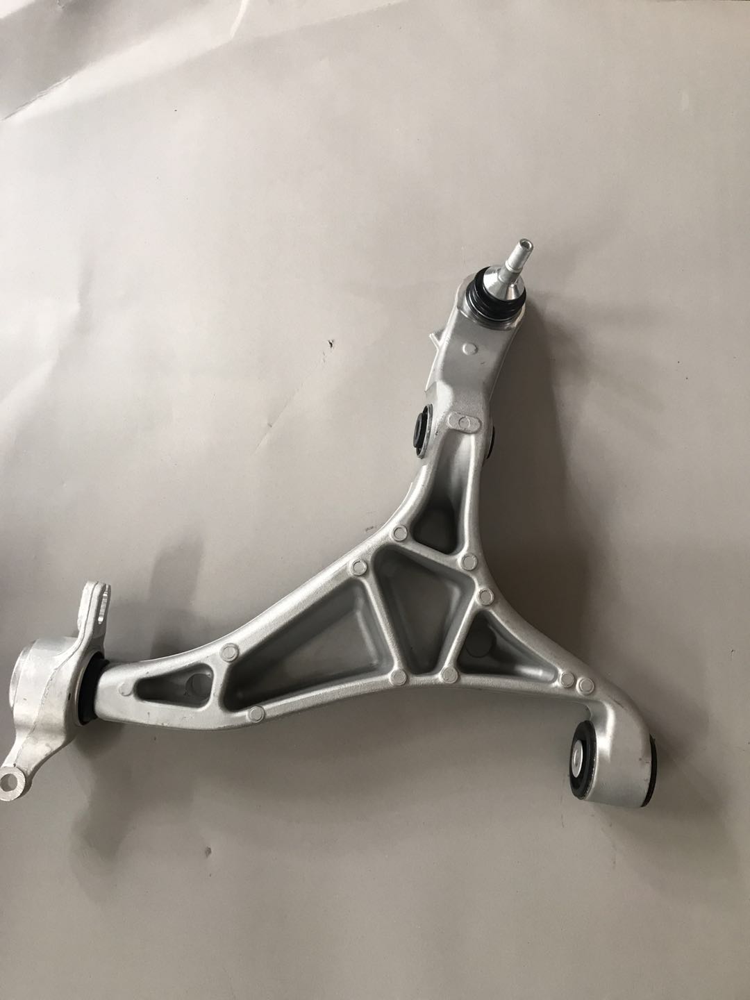 2017 JEEP GRAND CHEROKEE SUSPENSION CONTROL ARM 04877716AB 04877717AB
